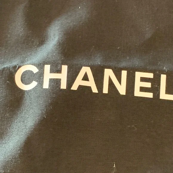 Authentic Chanel dust bag with strings, mid size , brand new condition. - Picture 6 of 12